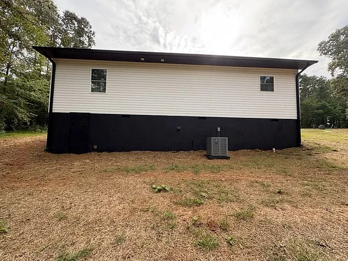 3 bed, 2.0 bath, 1104 sqft, $1,600 — Photo 4