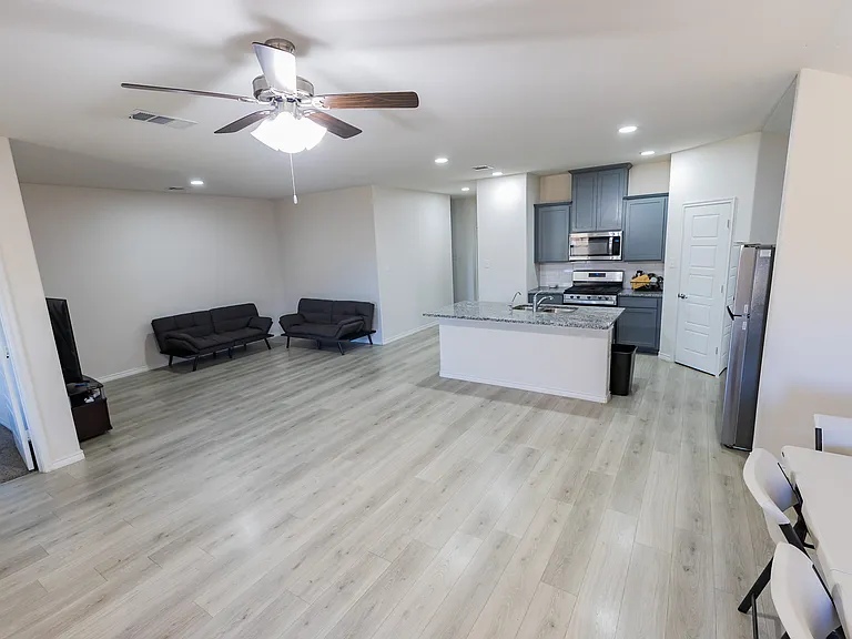 6321 Wales St — Photo 17