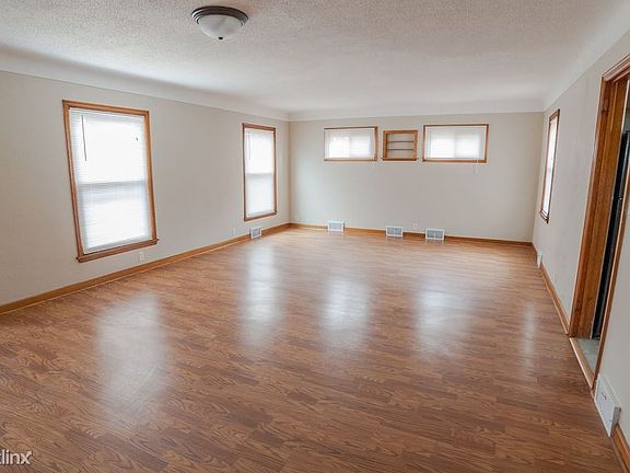 5th image of 643 14th Ave N