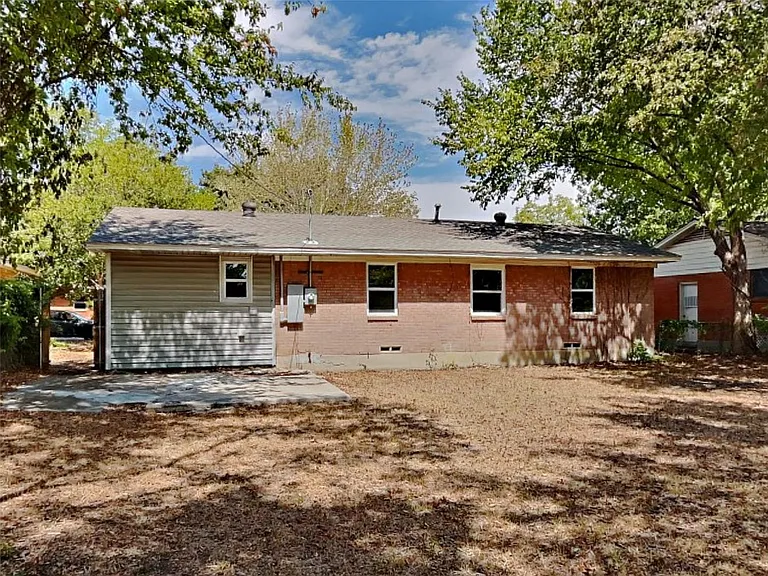 808 Laguna Dr — Photo 15