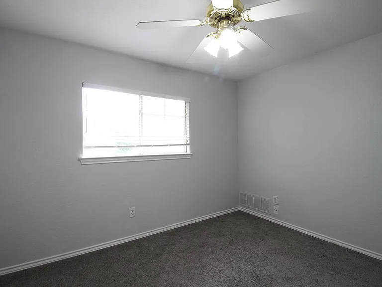 8435 Creekside Cir — Photo 11