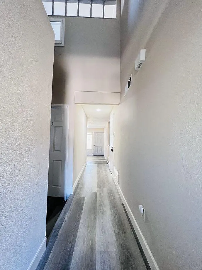 7 bed, 2138 sqft, $1,100 — Photo 4