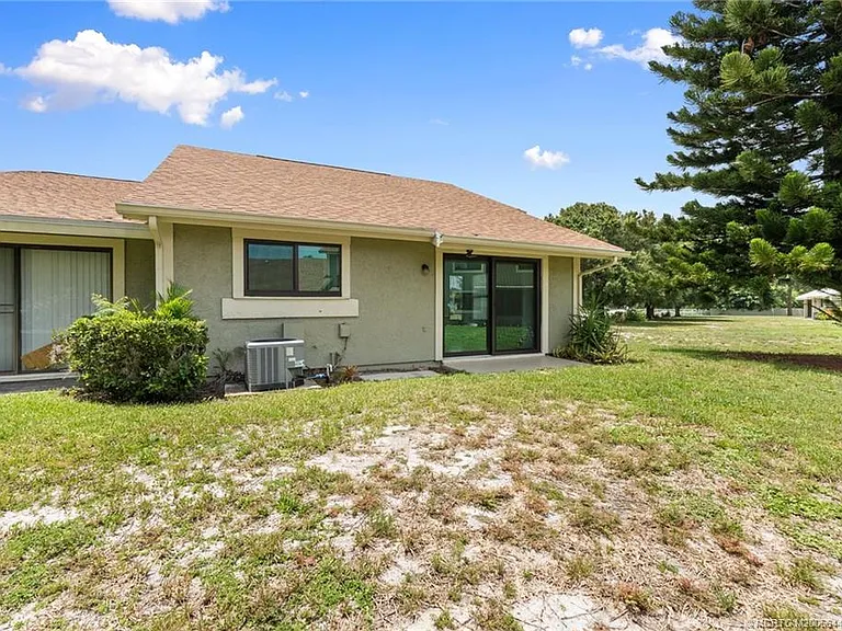 1496 SE Colchester Cir — Photo 22