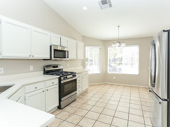5th image of 620 Terrace Point Dr