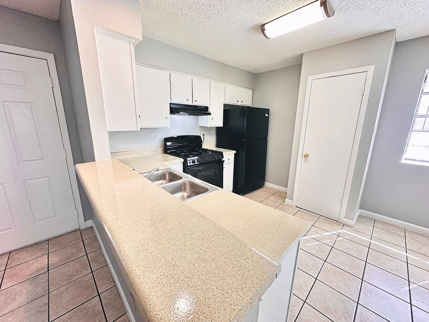 126 ROXAN — Photo 1