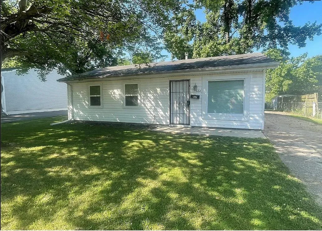 3 bed, 980 sqft, $1,100 — Photo 1