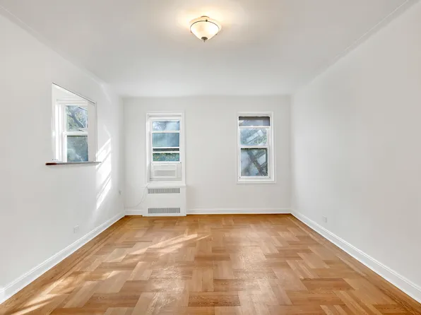 25 Plaza Street West image 9 of 19