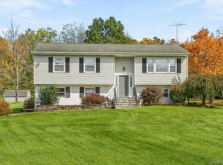 129 Gate Schoolhouse Road, New Hampton, NY 10958