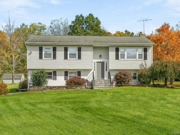 129 Gate Schoolhouse Road, New Hampton, NY 10958