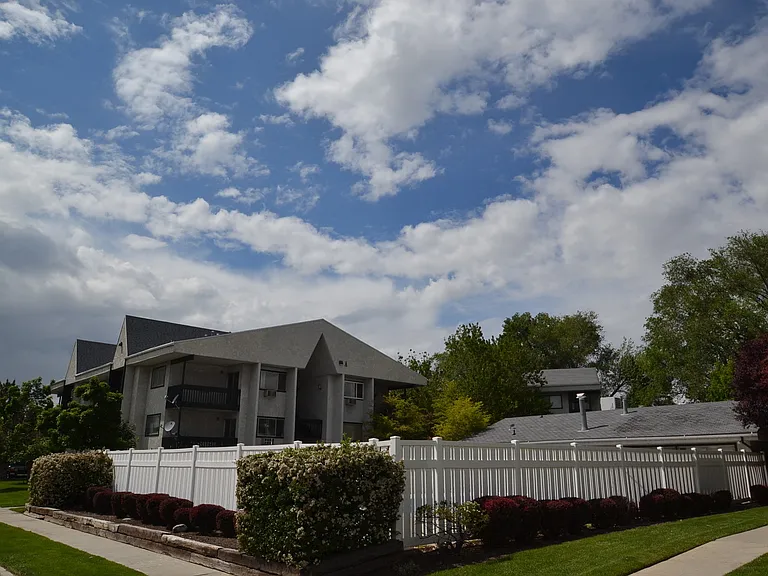 233 E Hill Ave #3 — Photo 2
