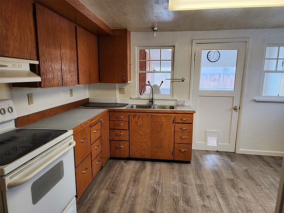 3rd image of 224 Marcus St