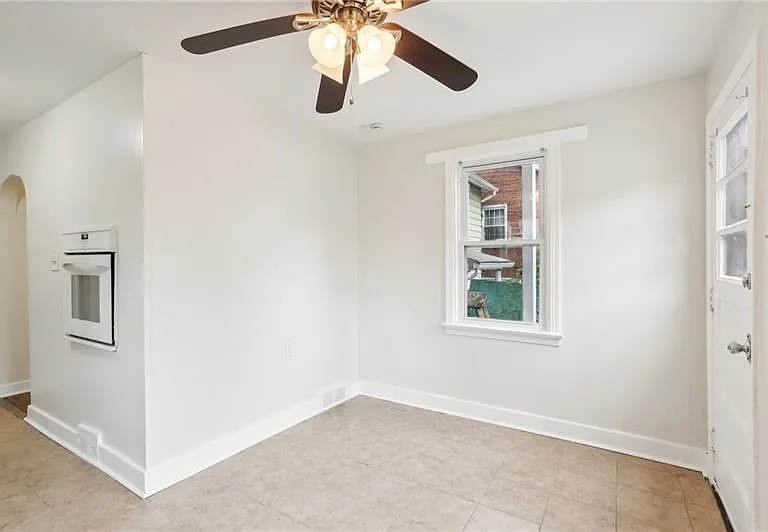 328 James St — Photo 23