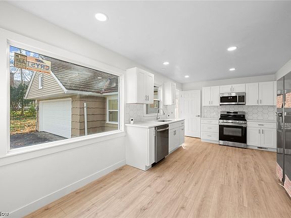 4th image of 3384 Chelsea Dr