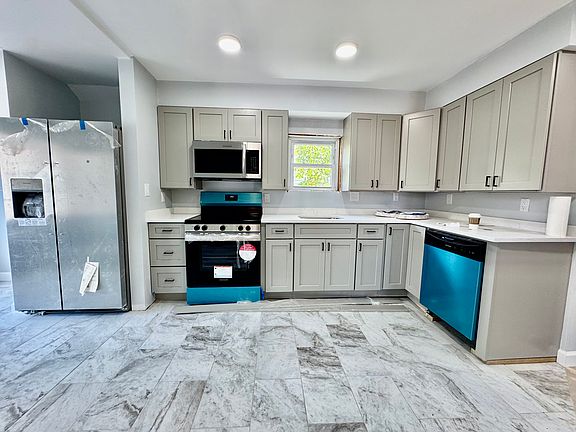 2nd image of 201 Belmont St #B