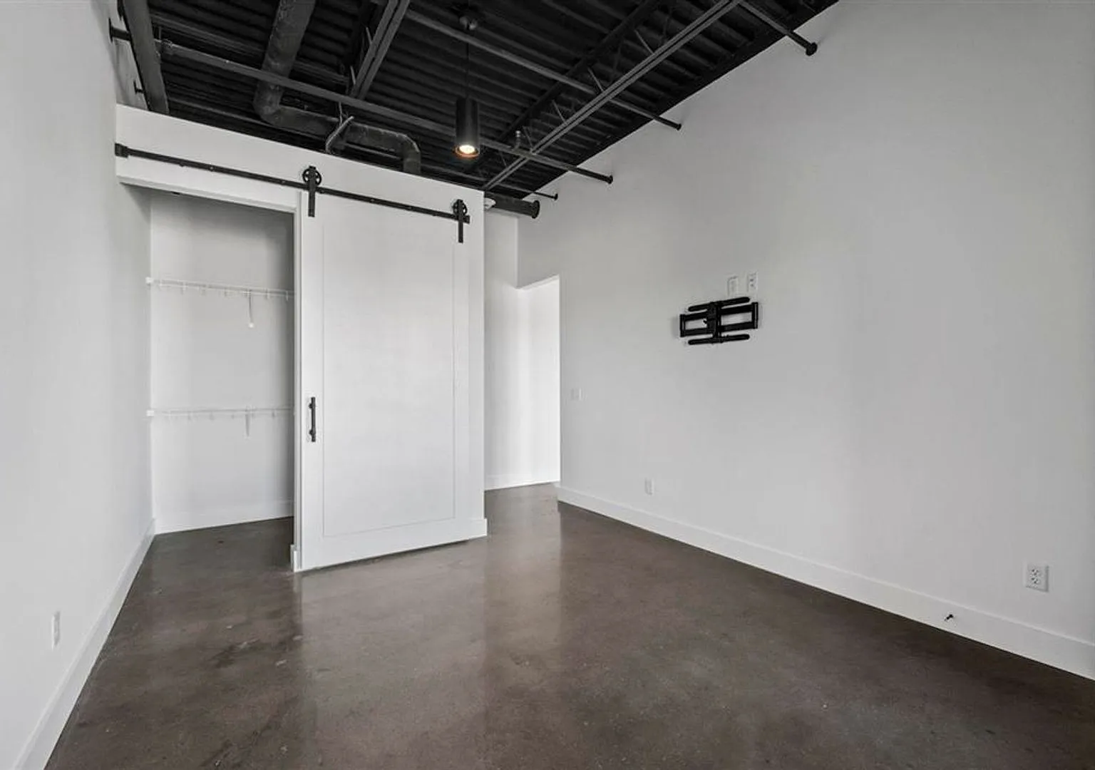 1131 Fairview Avenue — Photo 2