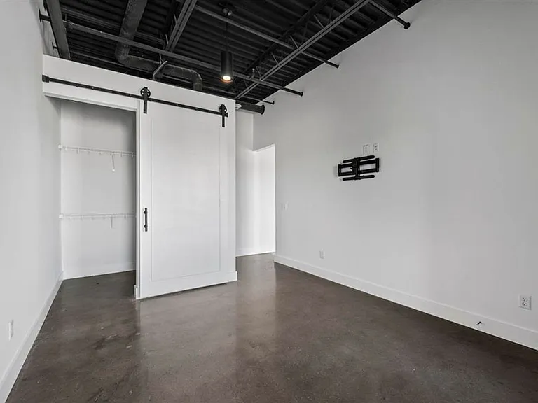 1131 Fairview Ave #309 — Photo 2