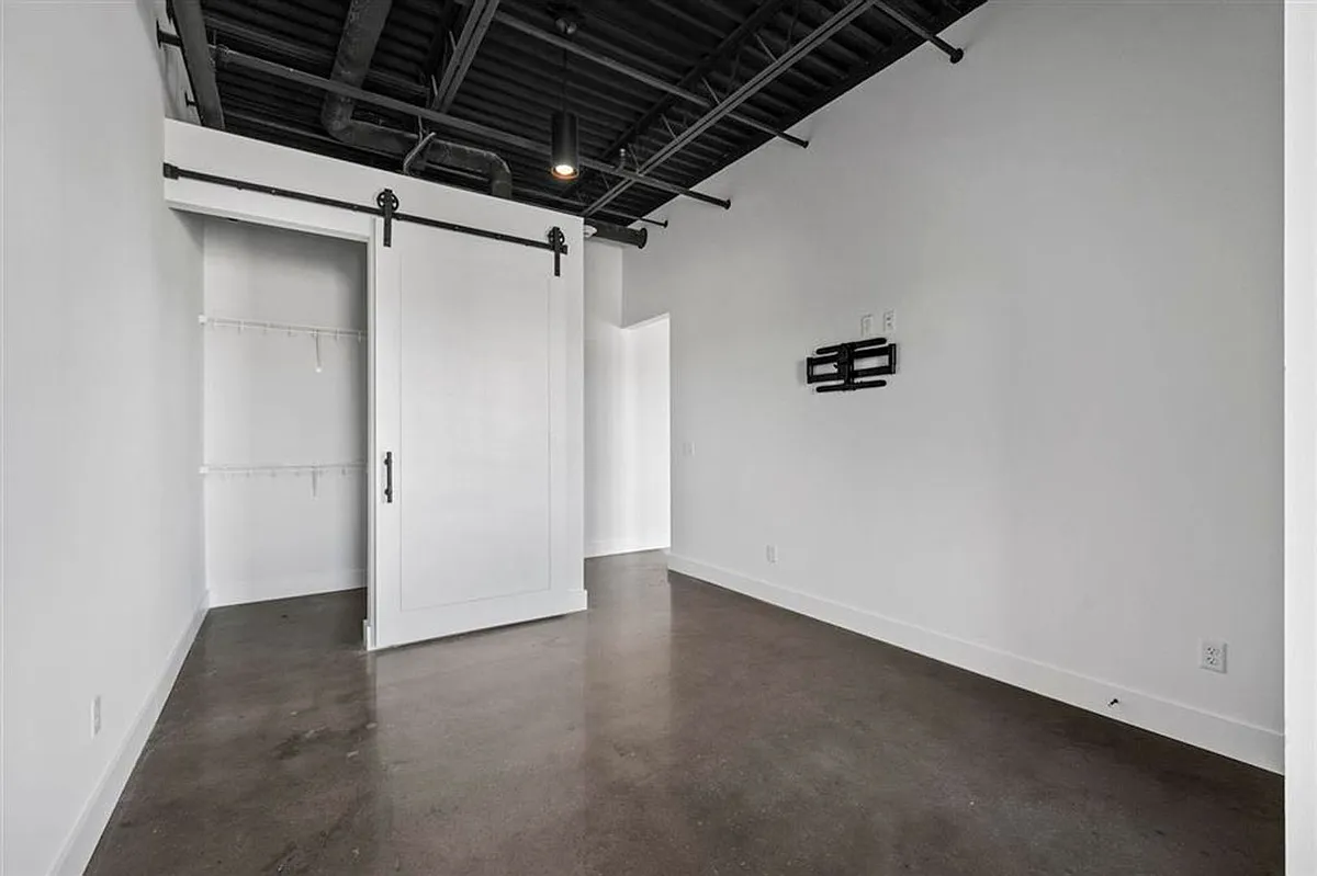 Building Photo - 1131 Fairview Ave #309
