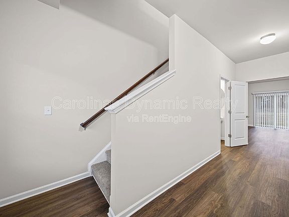 4th image of 916 S Battleground Ave #4