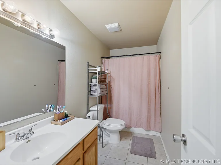 1407 W Haskell St — Photo 17