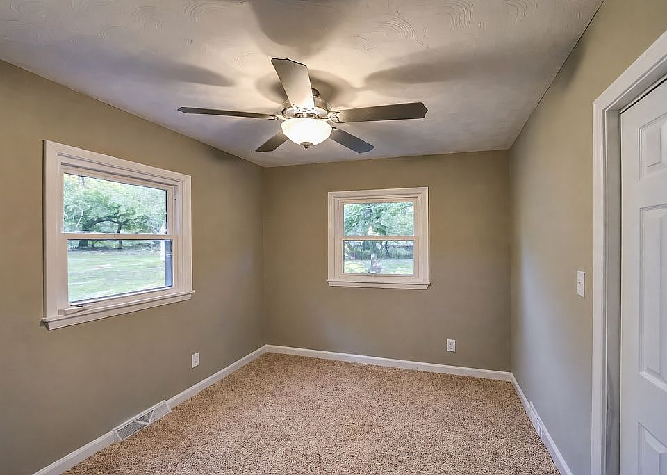 13th image of 62 Emerson Dr