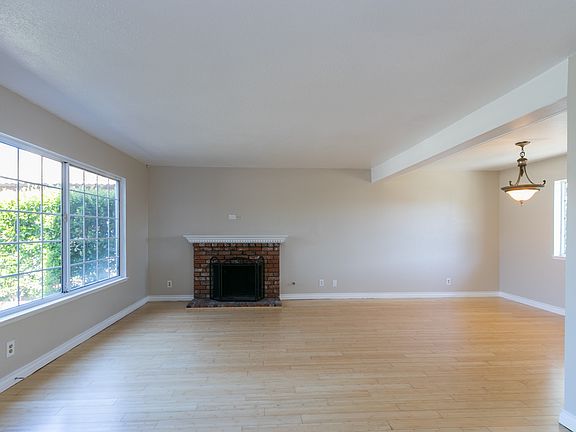 3rd image of 13415 Wisteria Pl