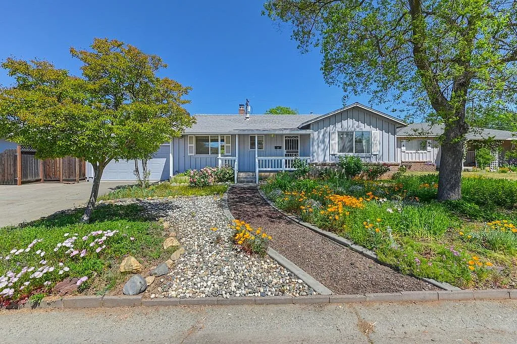 2621 Gilbert Way photo 1