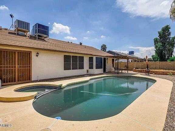 8448 W Sanna Peoria AZ 85345-small-011-1