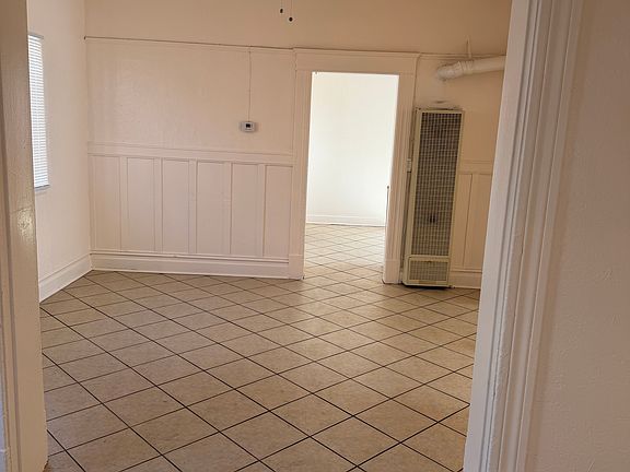 4th image of 1128 S San Joaquin St