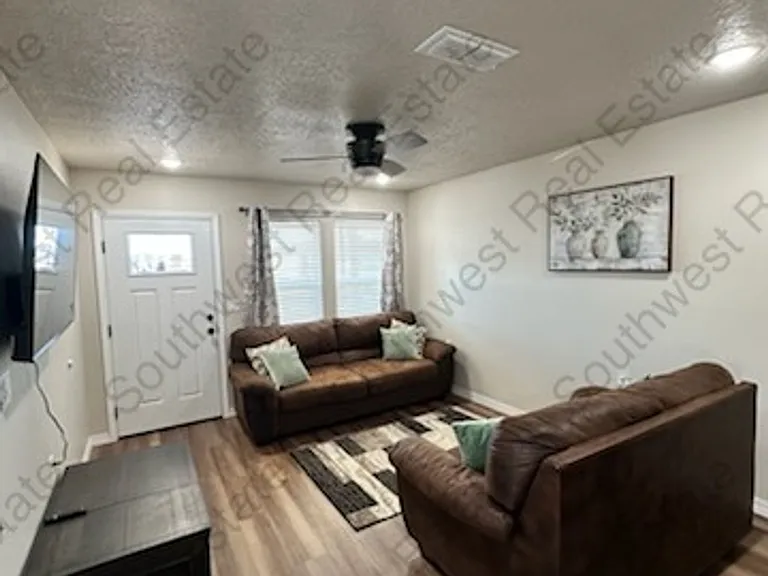 2717 Aldrich Rd — Photo 1
