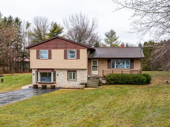 W5067 Harrison Rd, Hilbert, WI 54129