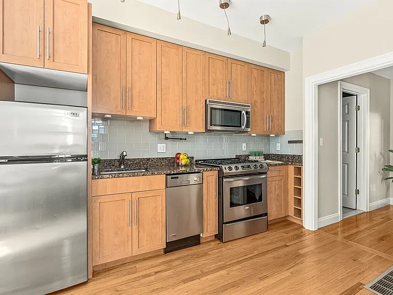 749 Somerville Ave #1 — Photo 5