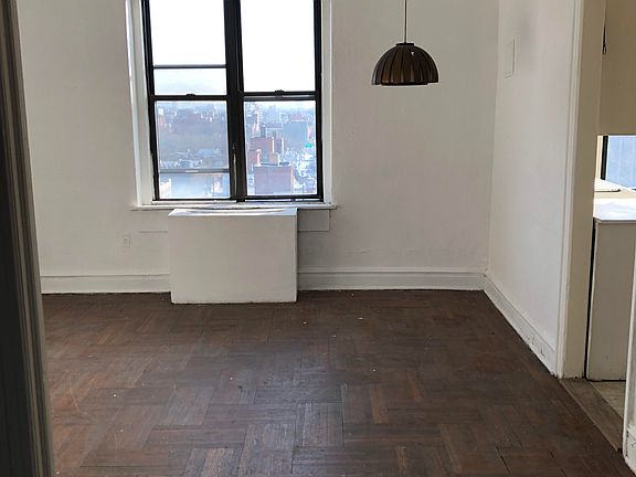 4th image of 2 Grace Ct APT 3A