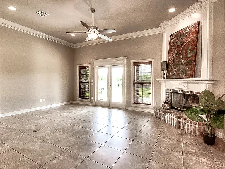 507 Brompton Ln — Photo 3