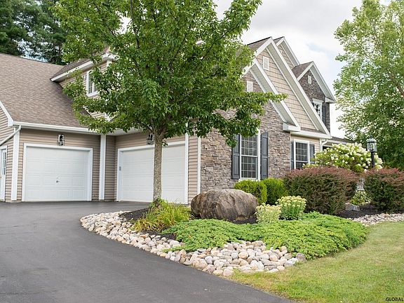 2nd image of 8 Stablegate Dr