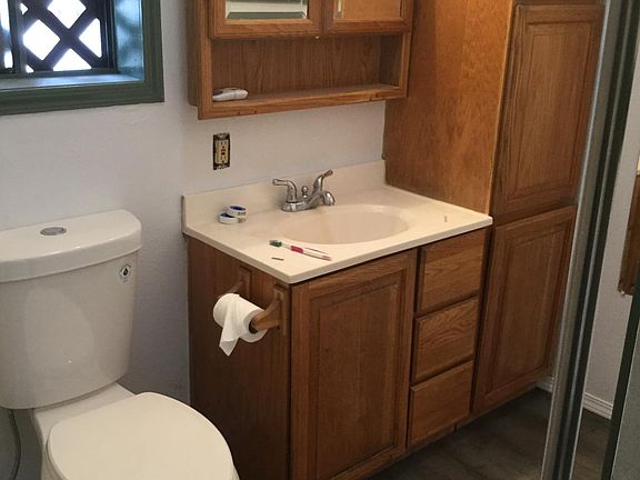 5th image of 454 NE Lakefront Ln