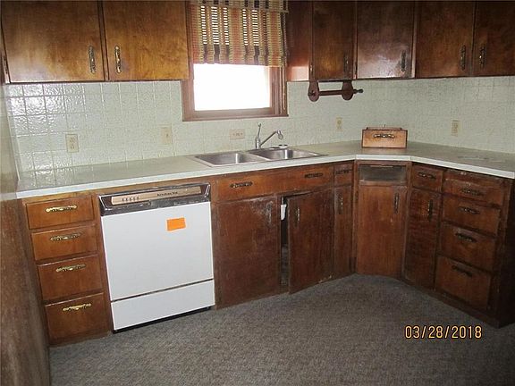 5th image of 1139 Parker St