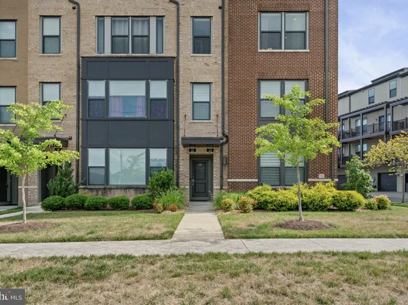 21 Silverway Dr Unit 11, Herndon, VA 20170