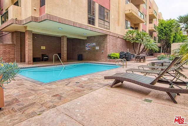 2 bed, 2.0 bath, 1550 sqft, $4,750 — Photo 4