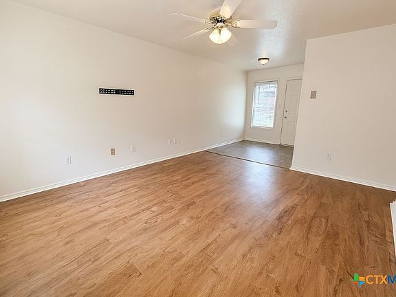 4th image of 101 E Avenue K