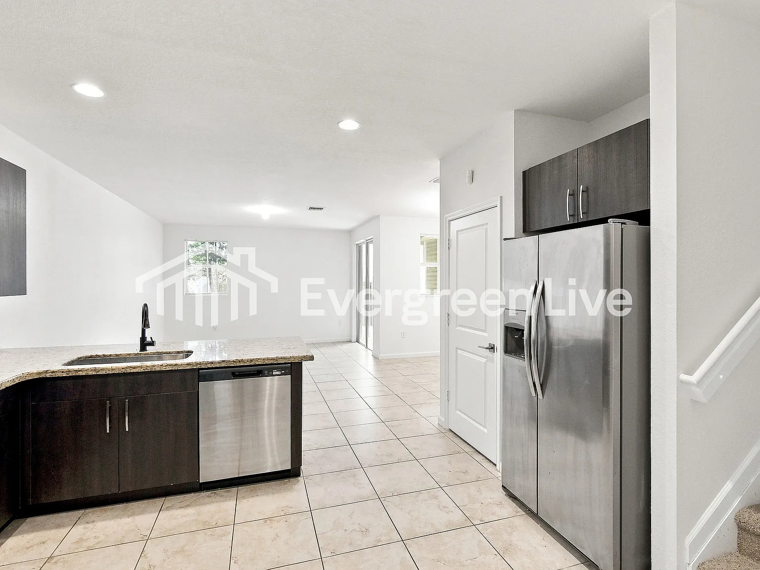 3 bed, 3.0 bath, 1731 sqft, $2,495 — Photo 3