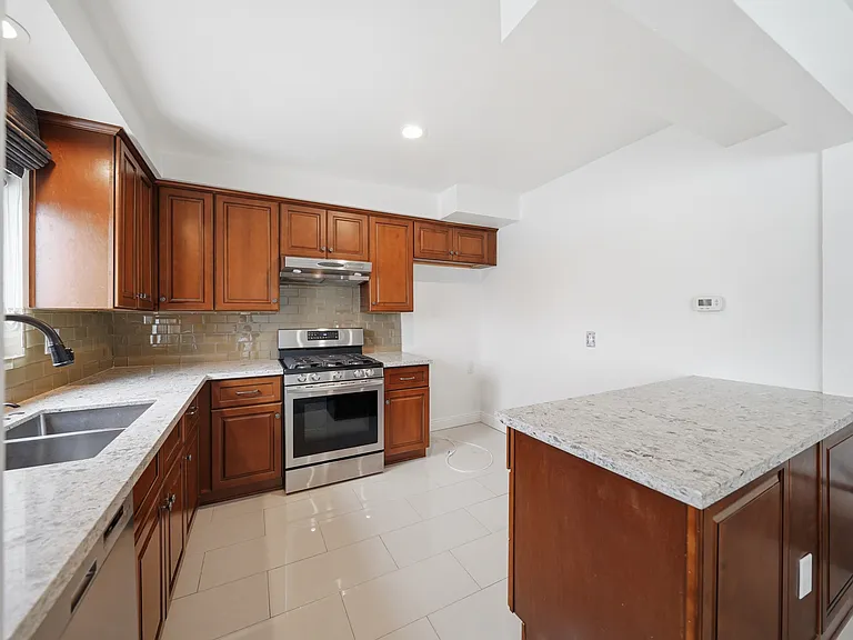 148 S Reeves Dr #8 — Photo 8