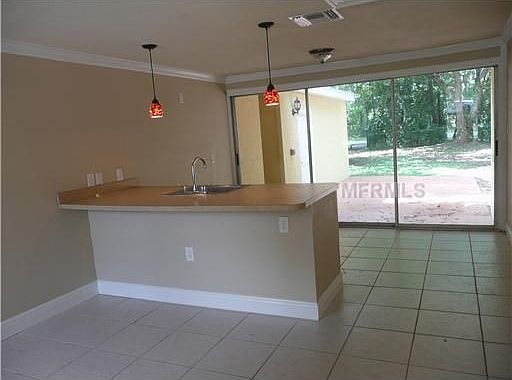 5th image of 7800 Rose Ave