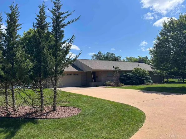 1305 Devereaux St, Iron Mountain, MI 49801