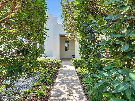 2nd image of 3002 Coconut Grove Dr