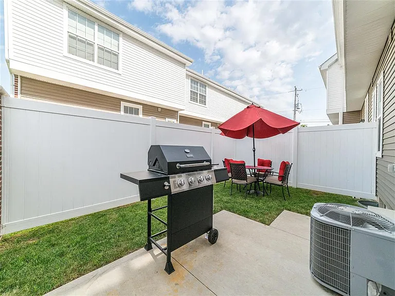 Hilliard Place — Photo 17