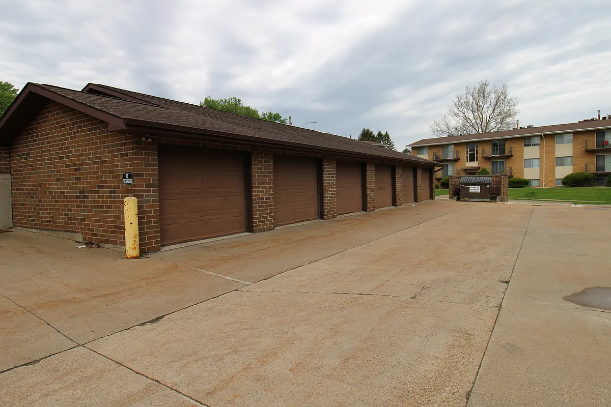 Building Photo - 2765 Pleasant View Dr #304