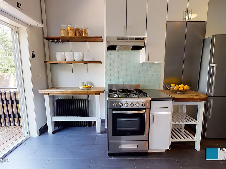90 Berry St #1R — Photo 5