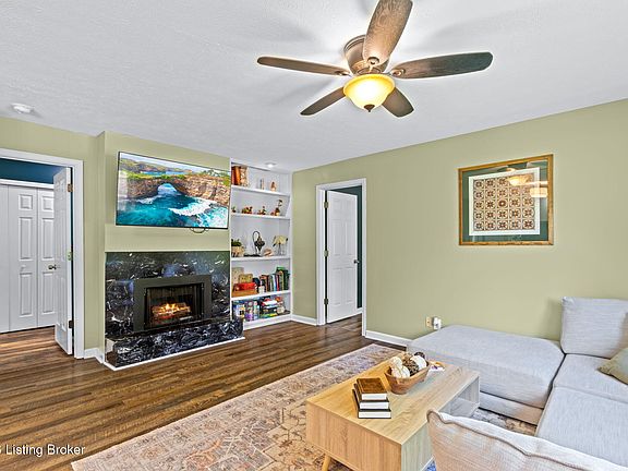 4th image of 400 Rosewood Ct