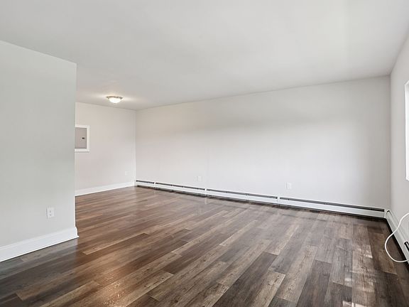 4th image of 1355 Maple Ave #C677c2211