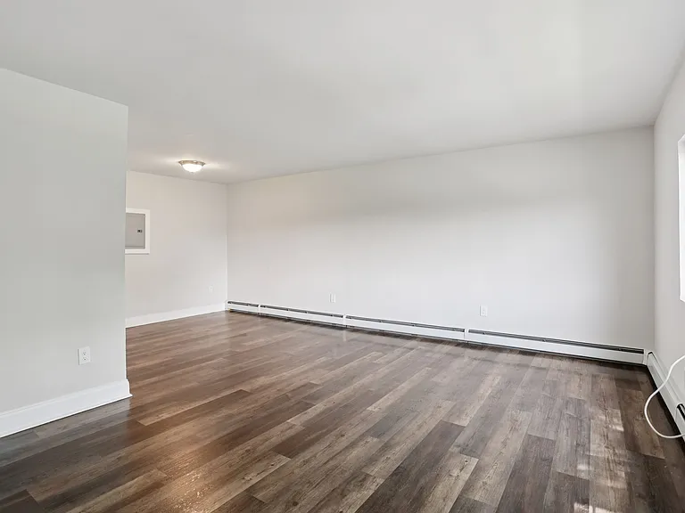 Maple Walk Apartments — Photo 4